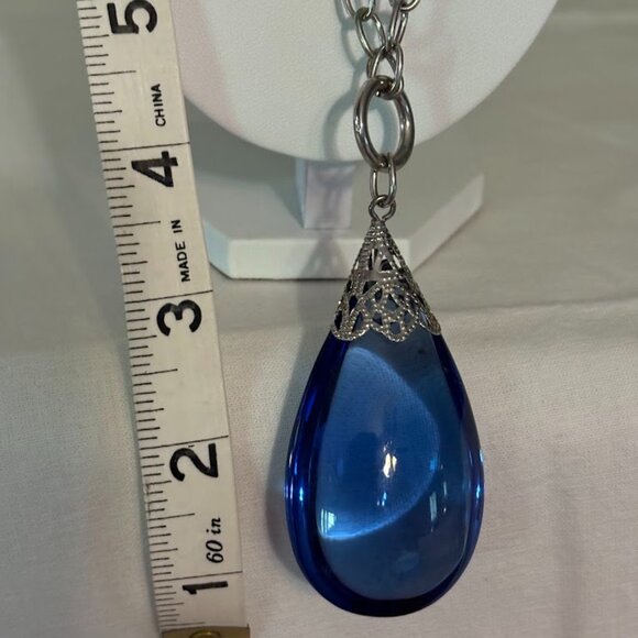 Beautiful Blue Color Pendant on a Silver Chain (31") for any occasion - Picture 4 of 15